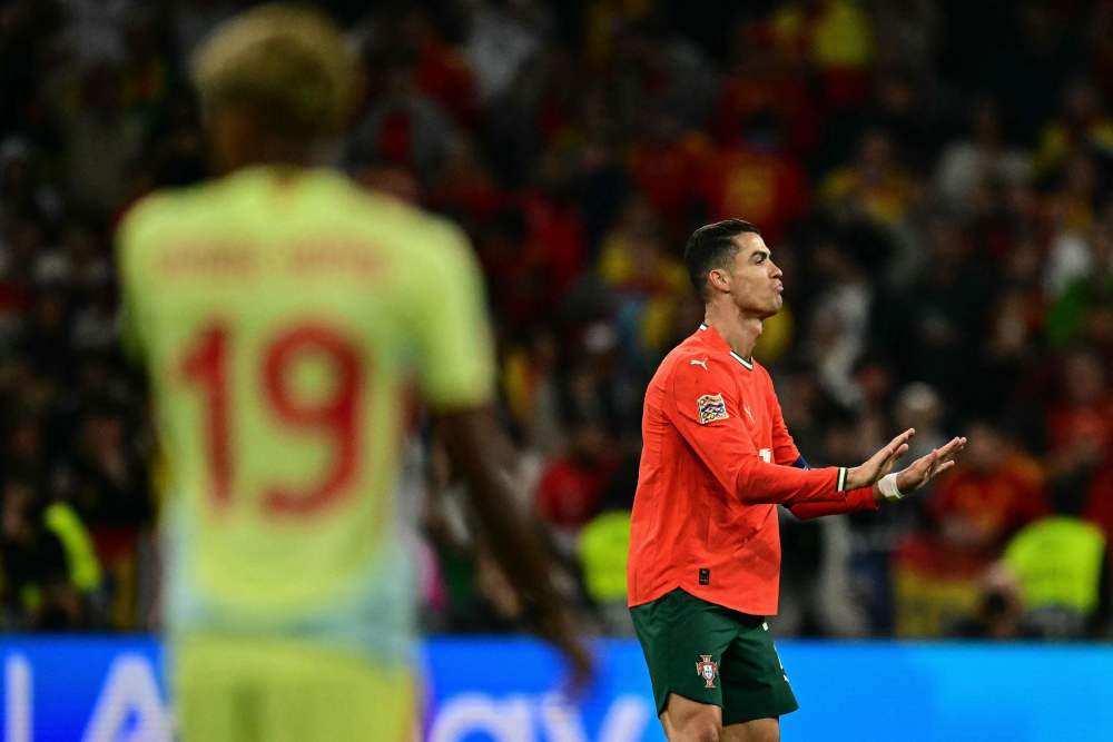 葡萄牙名将助球队连胜,豪取三分 葡萄牙名将助球队连胜,豪取三分