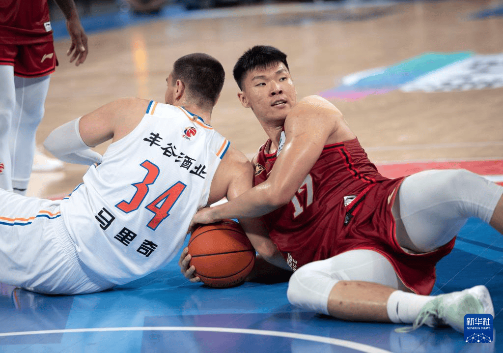 包含北京首钢大胜广东队，取得三连胜的词条