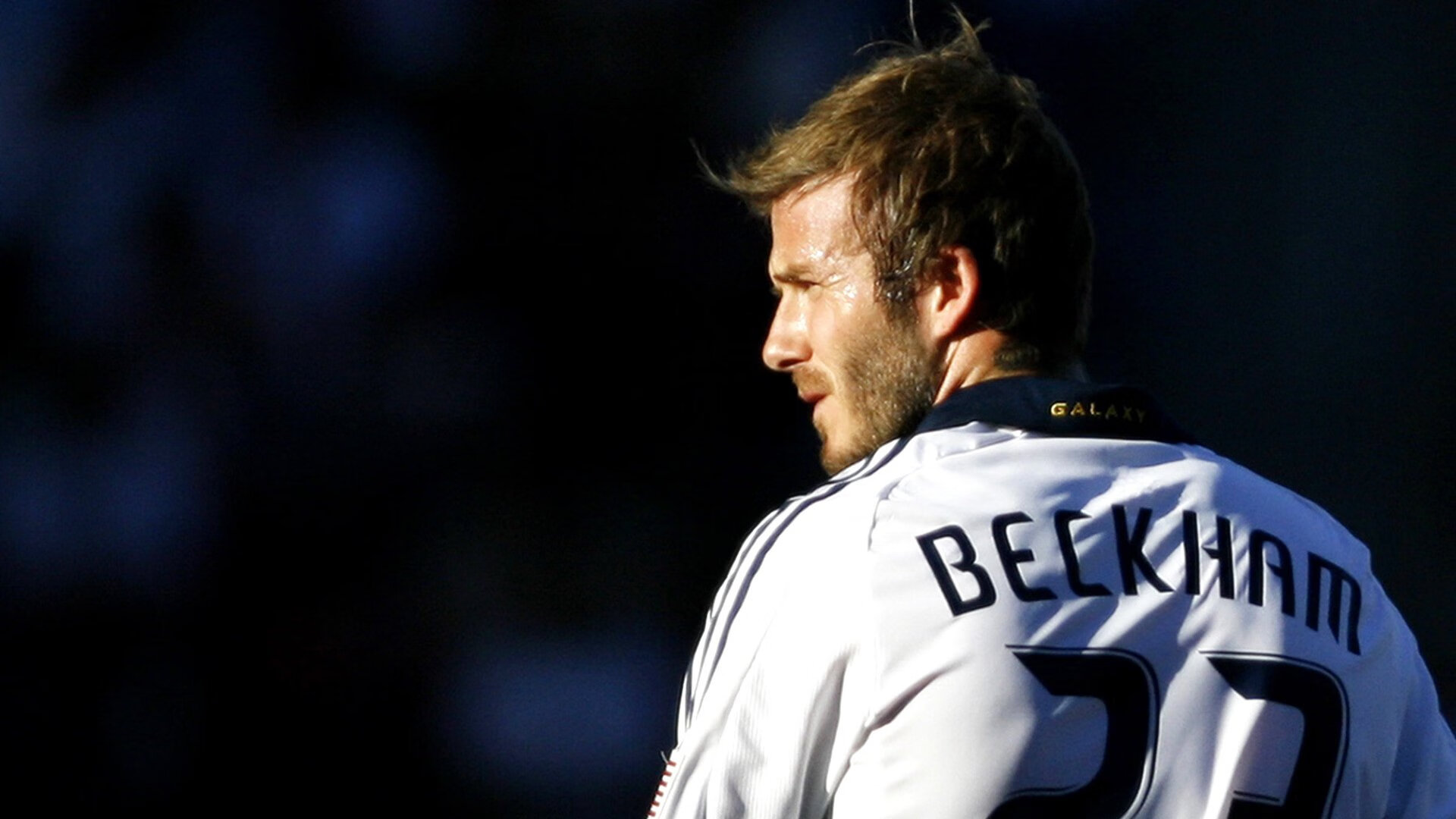 蓝黑风暴席卷伊斯坦布尔，梅西魔法点亮欧洲之夜